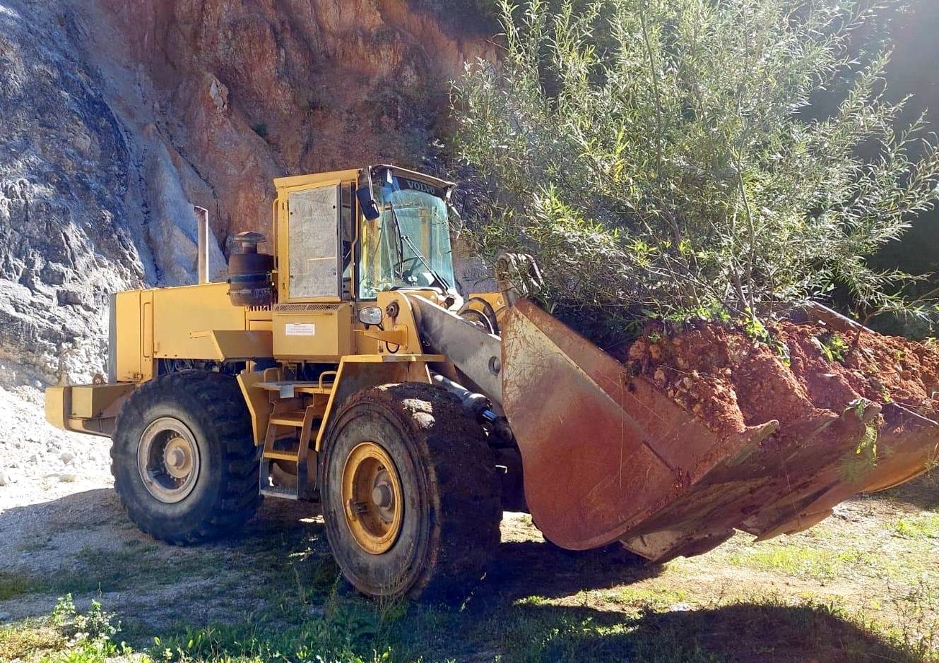 1998 Volvo L120C Wheel Loader — photo 1