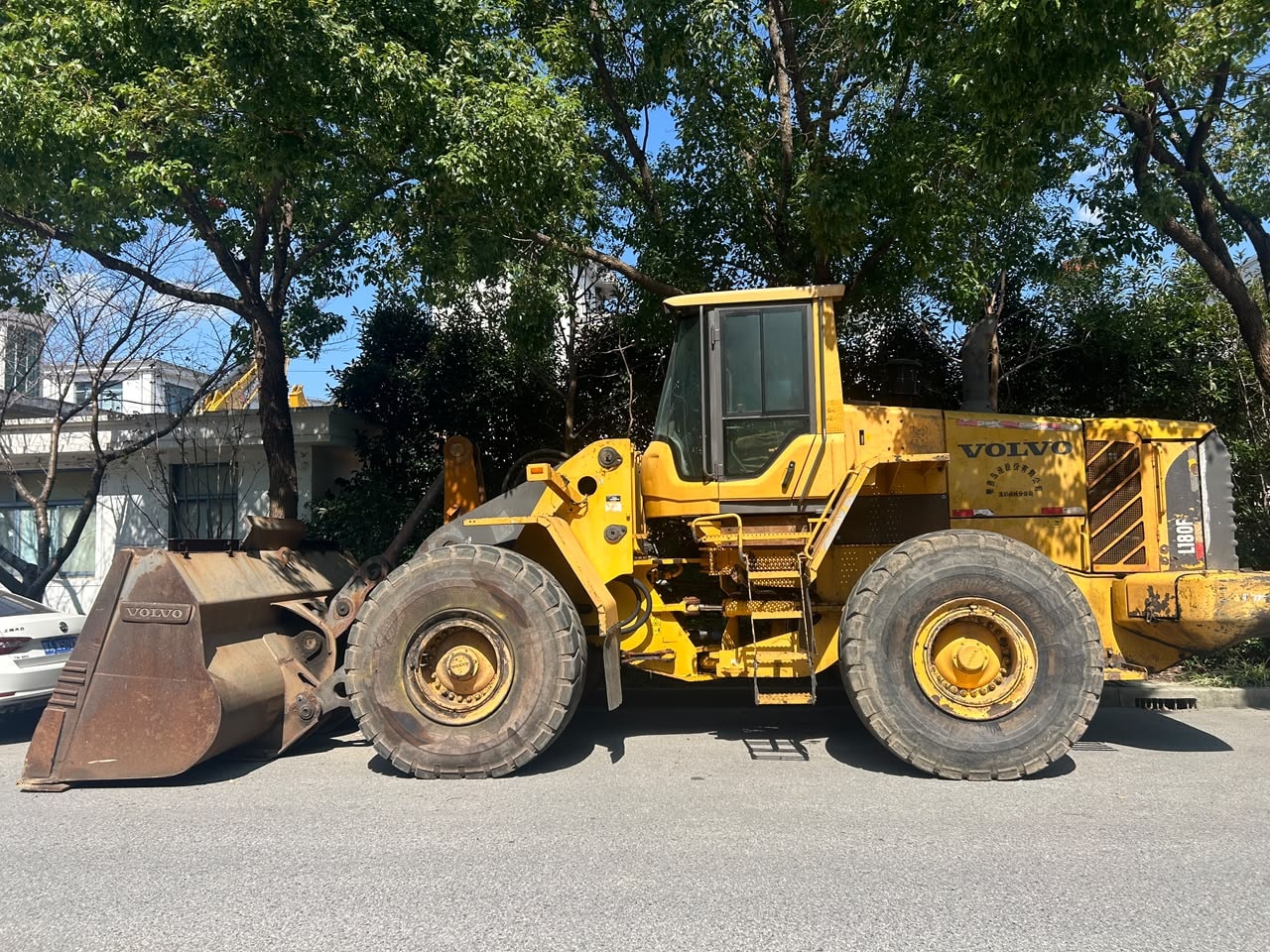 2011 Volvo L180F Wheel Loader — photo 1